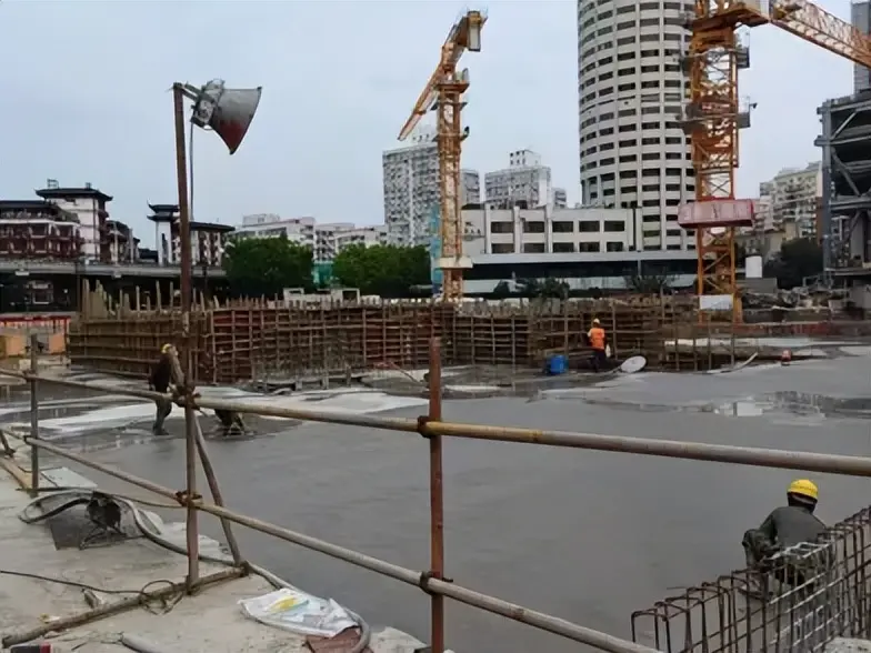 二区地下结