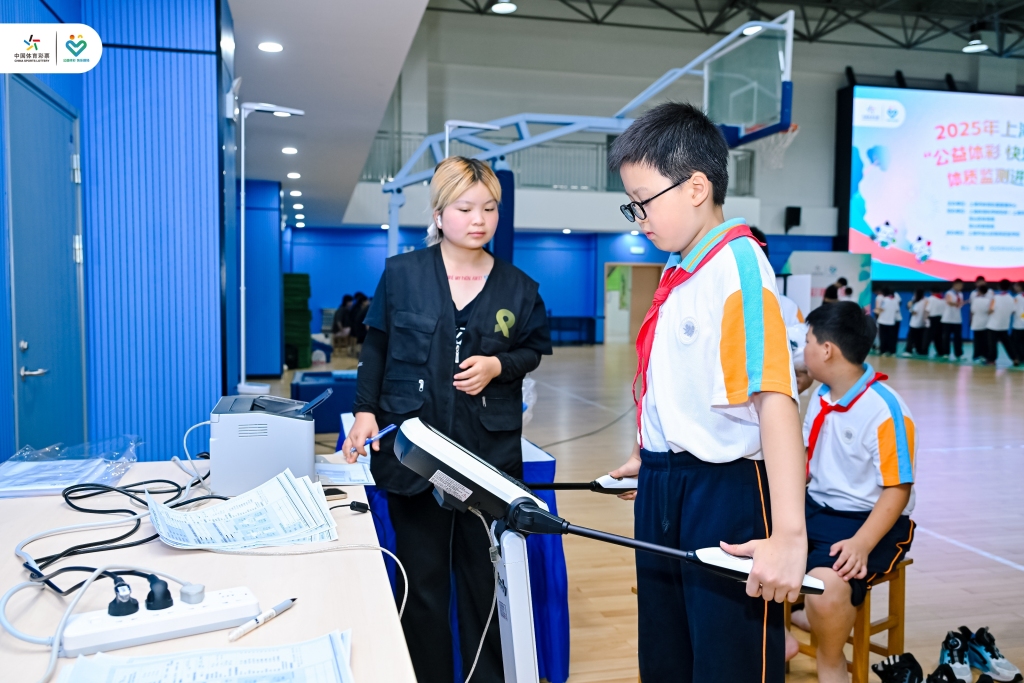 每位学生均 每位学生均