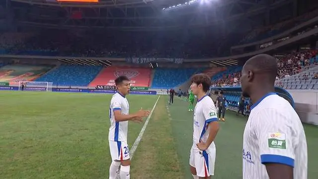 让于汉超踢 让于汉超踢